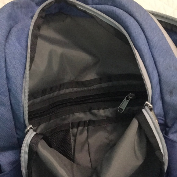 North face backpack - Picture 7 of 8